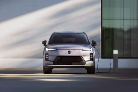 Volvo Cars reveals the new XC70 – a plug-in hybrid for every j