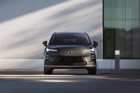 Volvo Cars reveals the new XC70 – a plug-in hybrid for every j