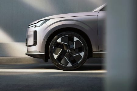 Volvo Cars reveals the new XC70 – a plug-in hybrid for every j