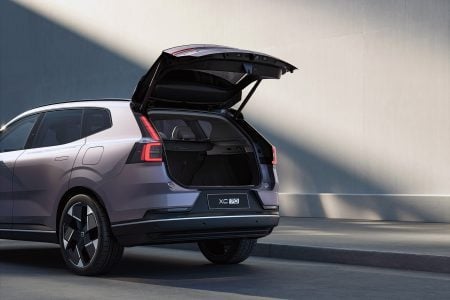 Volvo Cars reveals the new XC70 – a plug-in hybrid for every j