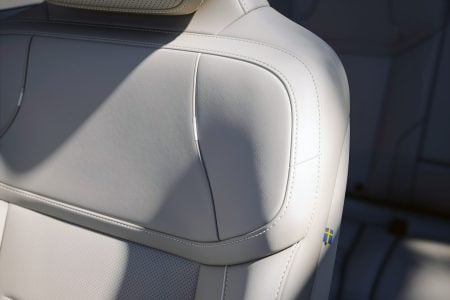Volvo Cars reveals the new XC70 – a plug-in hybrid for every j