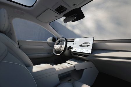 Volvo Cars reveals the new XC70 – a plug-in hybrid for every j