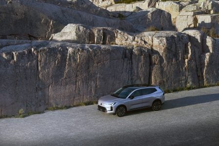 Volvo Cars reveals the new XC70 – a plug-in hybrid for every j