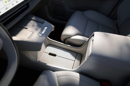 Volvo Cars reveals the new XC70 – a plug-in hybrid for every j