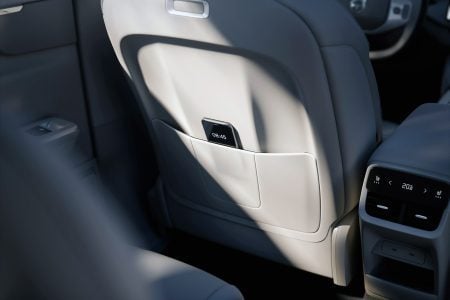 Volvo Cars reveals the new XC70 – a plug-in hybrid for every j