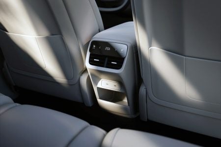 Volvo Cars reveals the new XC70 – a plug-in hybrid for every j