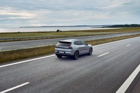 Volvo Cars reveals the new XC70 – a plug-in hybrid for every j