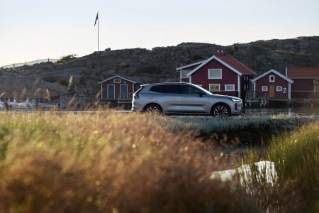 Volvo Cars reveals the new XC70 – a plug-in hybrid for every j