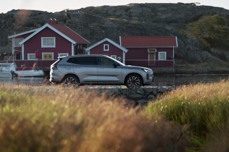 Volvo Cars reveals the new XC70 – a plug-in hybrid for every j