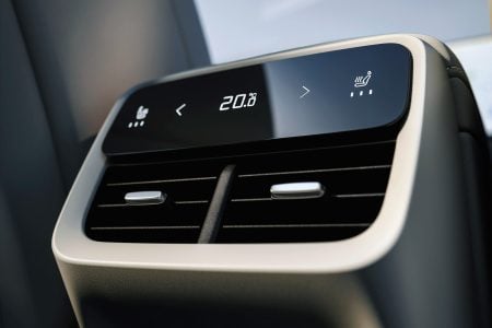 Volvo Cars reveals the new XC70 – a plug-in hybrid for every j