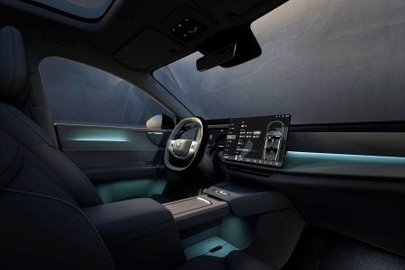 Volvo Cars reveals the new XC70 – a plug-in hybrid for every j