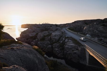 Volvo Cars reveals the new XC70 – a plug-in hybrid for every j