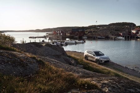 Volvo Cars reveals the new XC70 – a plug-in hybrid for every j