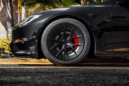 Black Tesla Model S 26 Refresh on UP-RW Flow Formed 19-inch Wheels Unplugged Performance 1920px (6)