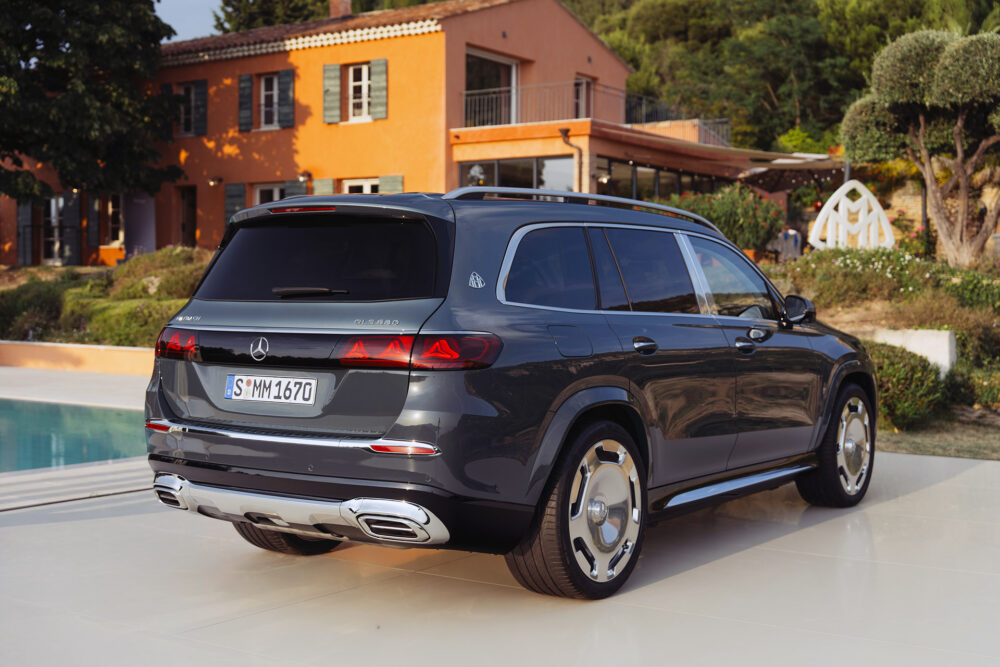 Mercedes-Maybach GLS 680 in Dark petrol uni / Verde silver
